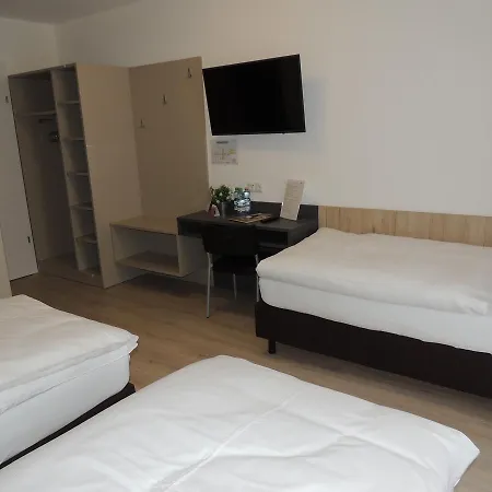 AVIA Motel Bisamberg-2
