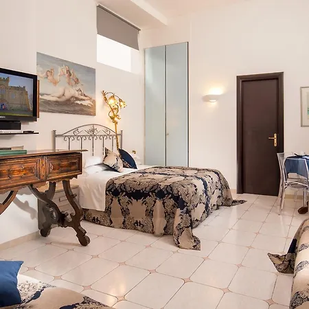 Roma Central Guest House-3