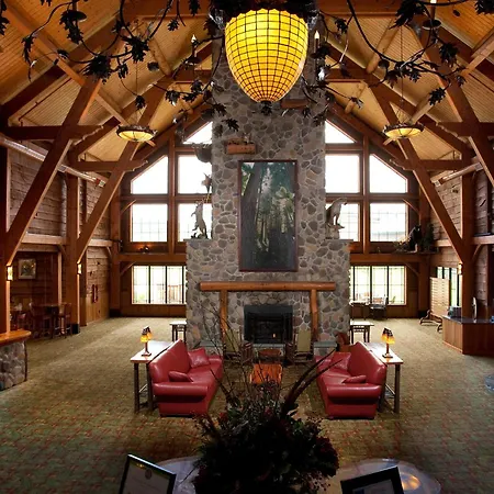 Hope Lake Lodge & Indoor Waterpark-2