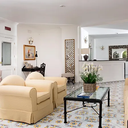 Hotel Canasta-2