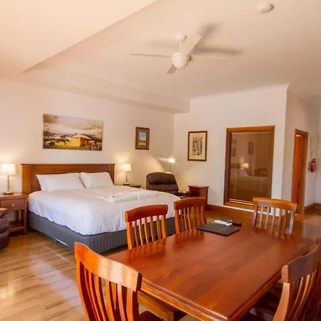 Birdwood Motel-2