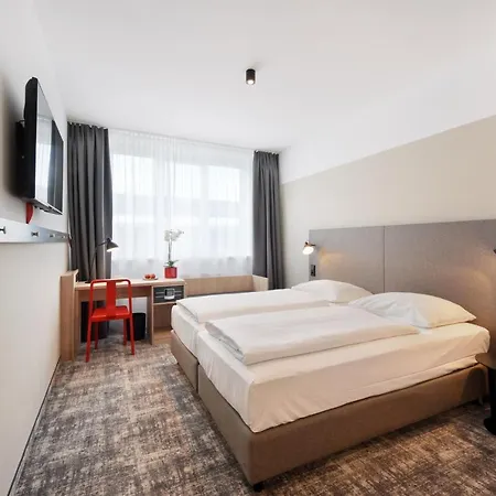 Wyndham Garden Munich Messe-3