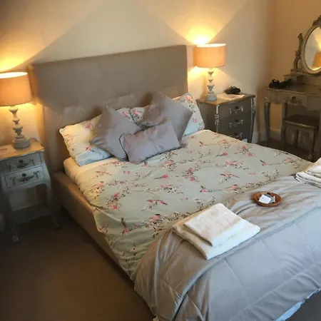 Holly Lodge-2