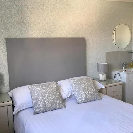 Woodlands Guest House-3