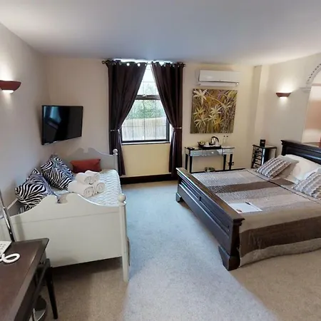 Redhill House Boutique Hotel-3