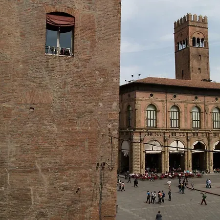 Casa Isolani Piazza Maggiore 1-3