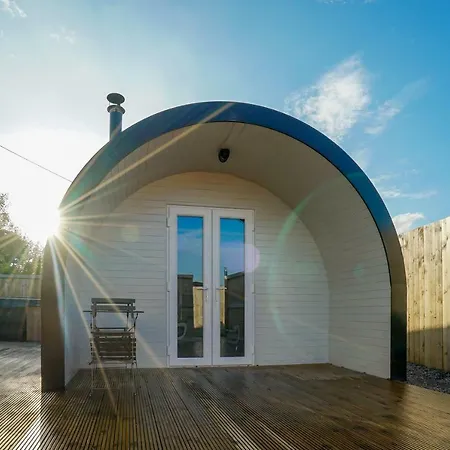 Deluxe Glamping Pod With Hot Tub-3