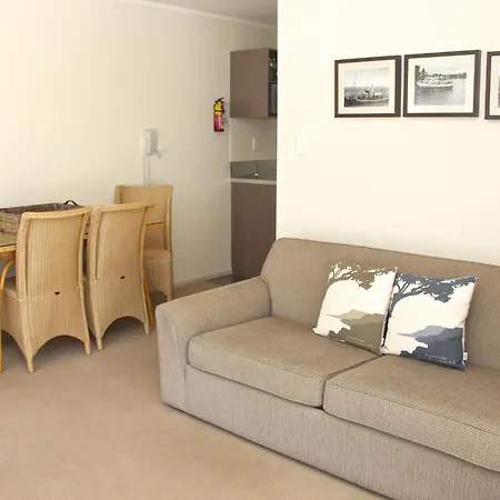 Hananui Lodge And Apartments-3