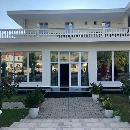 Zisi Hotel & Restaurant-3