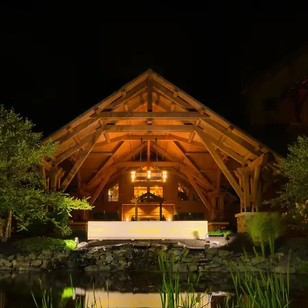 Hope Lake Lodge & Indoor Waterpark-3