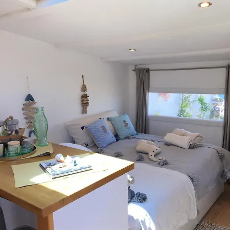 Cabanon de pêcheur en bord de lagune-3