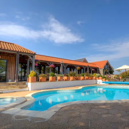 The Farmhouse Hotel And Restaurant-3