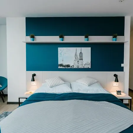 Hotel Blue-2