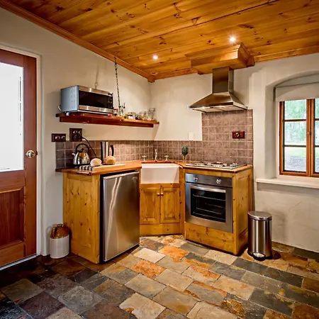 Lucy'S Cottage-2