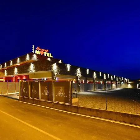Sweet Motel-2