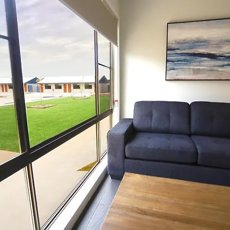 Eastend Studio Apartments-3