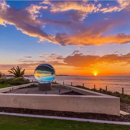 Geraldton'S Ocean West Holiday Units & Short Stay Accommodation-2