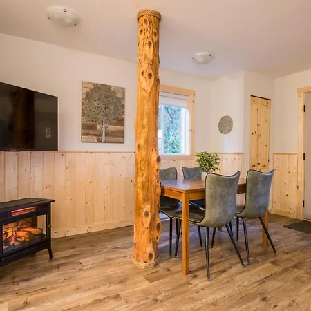 Cabins West-3