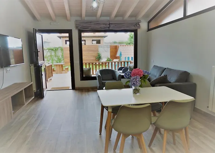 Apartamentos La Playina