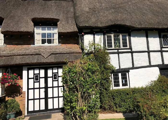 Old Hunters Lodge Whipsnade Limited