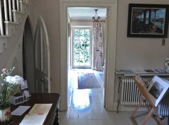 Dolphin House Bed & Breakfast Batheaston