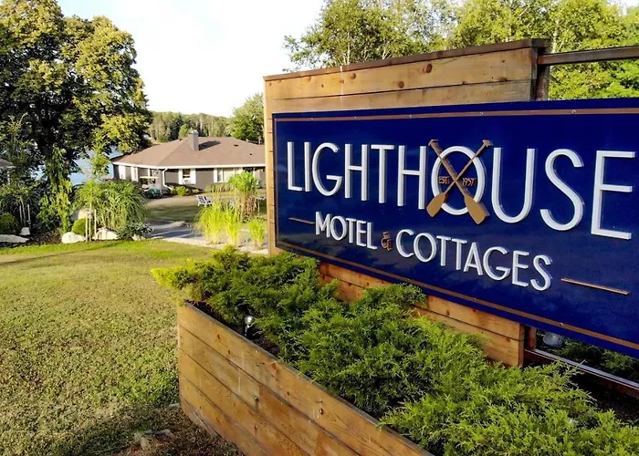 Lighthouse Motel And Cottages