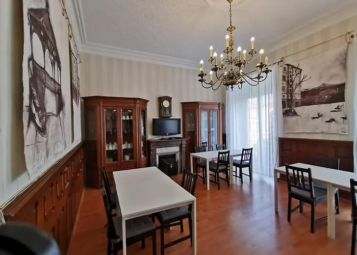 Plaza Pombo B&B - Hostal Santander