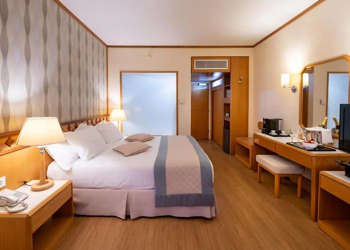 Constantinou Bros Pioneer Beach Hotel Paphos