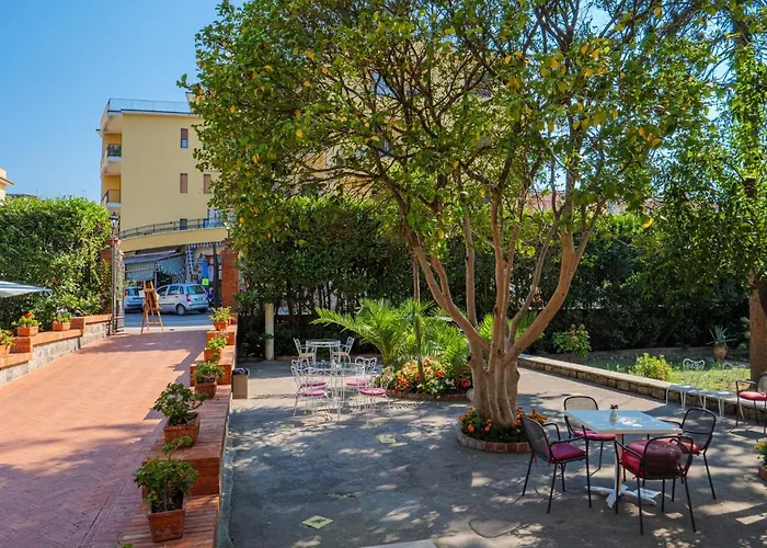 Hotel Delle Palme SantʼAgata sui Due Golfi