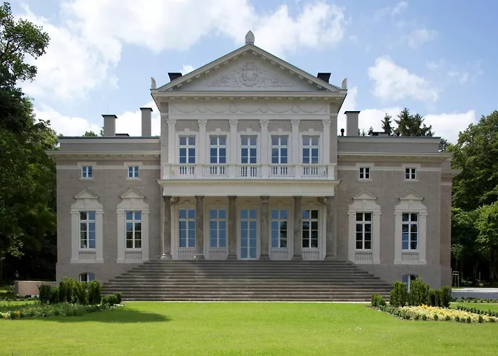 Manowce Palace