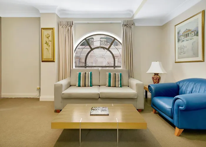Manor Apartment Hotel
