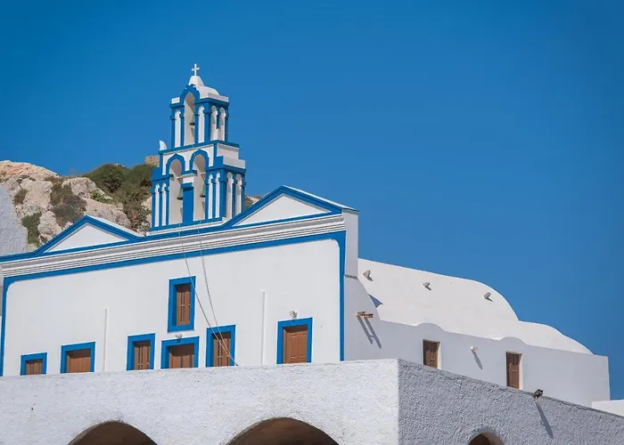 Golden Sunrise Suites In Santorini Kamári