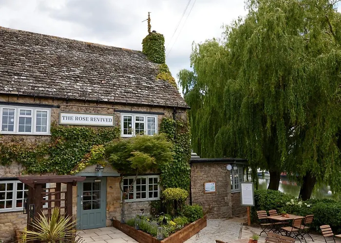 Rose Revived By Chef & Brewer Collection Hotel Witney