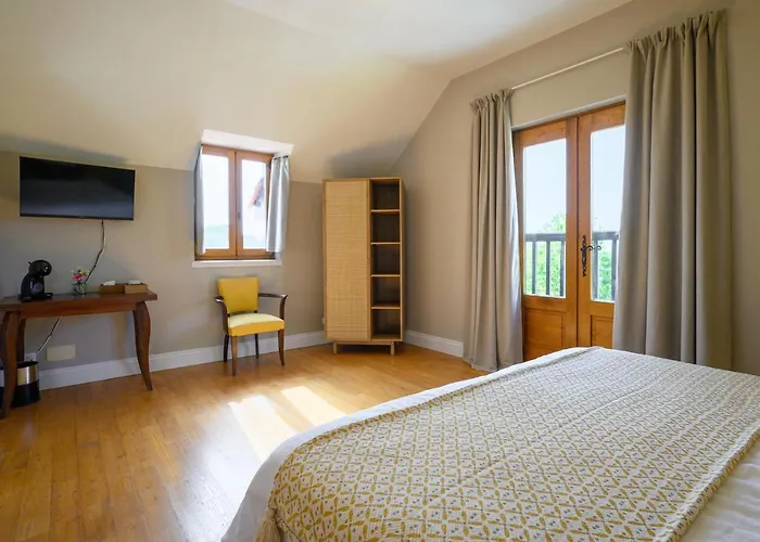 Domaine du Bugassou, Chambres, Table d'hôtes&SPA Belvès