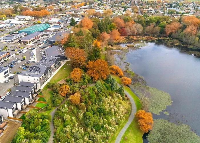 Hidden Lake Hotel & Apartments