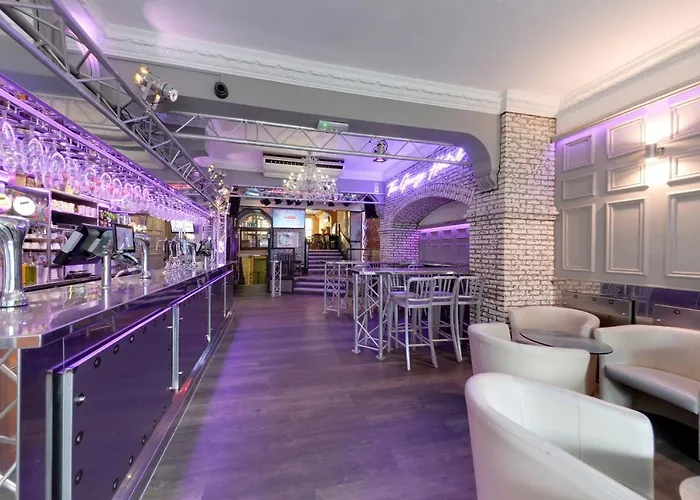 The George Hotel