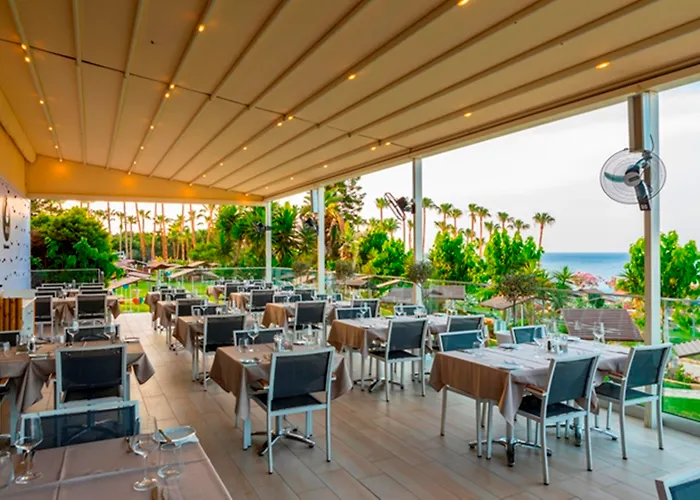 Cavo Maris Beach Hotel & Suites Protaras