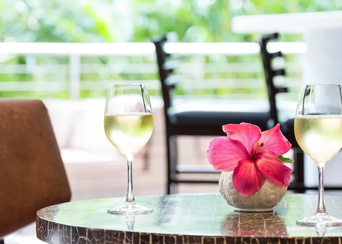 Courtyard By Marriott Waikiki Beach