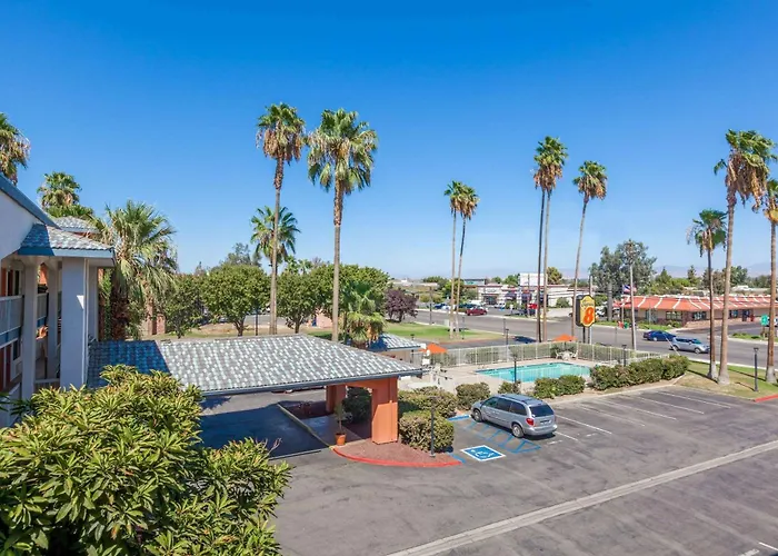 Super 8 By Wyndham Bakersfield/Central