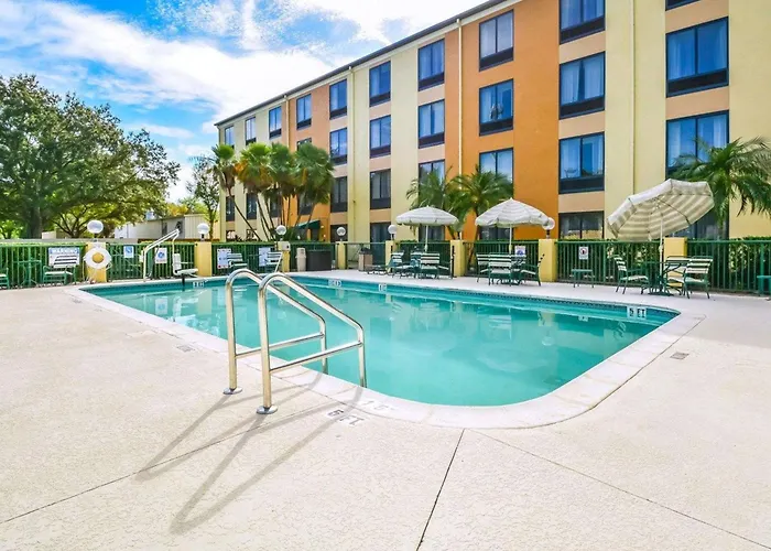 Comfort Suites Tampa - Brandon