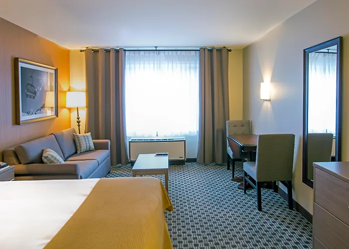 Holiday Inn Express & Suites Tremblant By Ihg