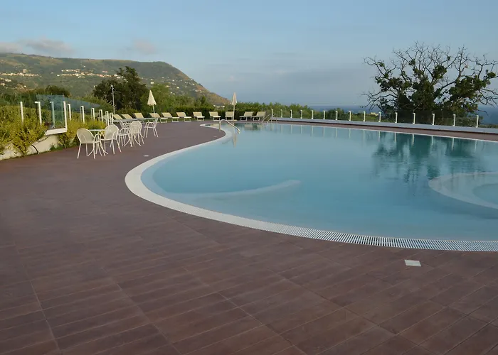 Hotel MARINELLA - Private Free Parking - Grotticelle Beach 200 m Capo Vaticano