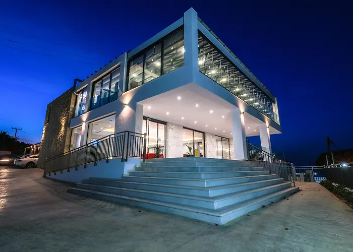 Cavo Orient Beach Hotel&Suites