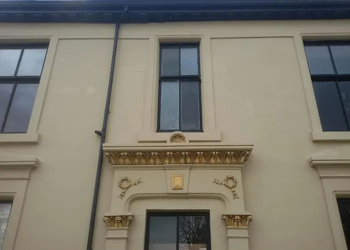 Crosshill House