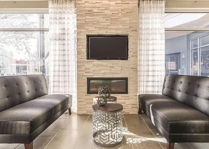 La Quinta By Wyndham Alexandria Airport