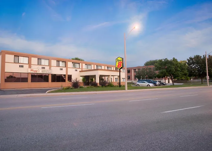 Super 8 By Wyndham Sarnia On