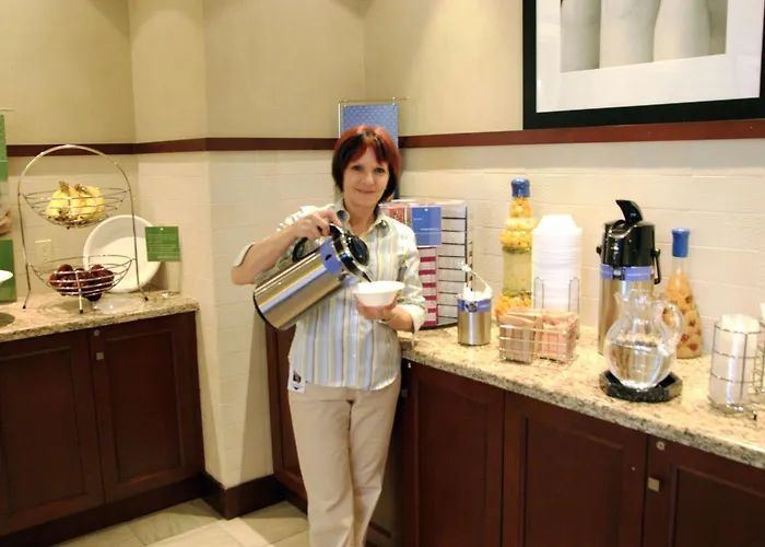 Hampton Inn & Suites Laval