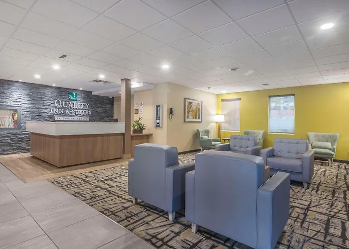 Quality Inn & Suites Windsor - Downtown