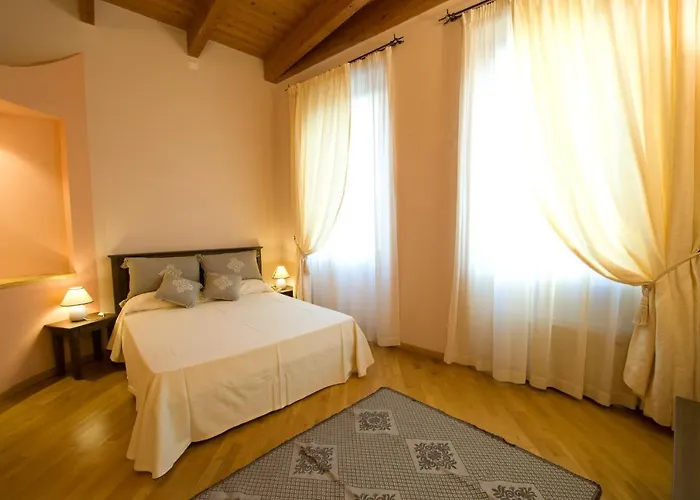 Piazza Azuni 18