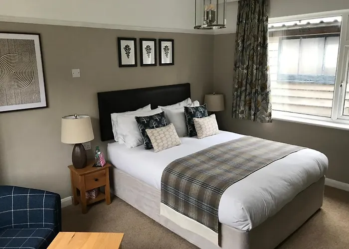 Oak Tree Lodge & Holiday Parking